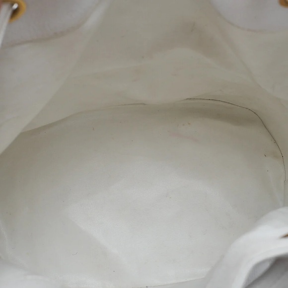 Authentic CHANEL white caviar leather bucket bag with pouch 24k gold - Picture 12 of 15